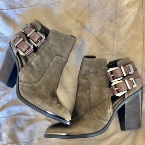 Gianna Bini ankle booties size 8.5
